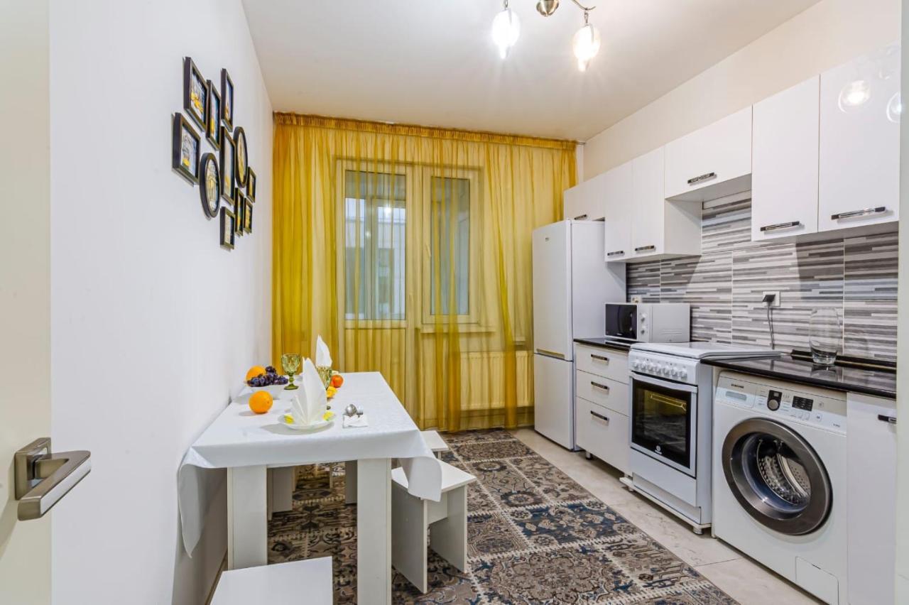 Однушка В Жк Абая 130/2 2019 Г.П. Lägenhet Alma-Ata Exteriör bild