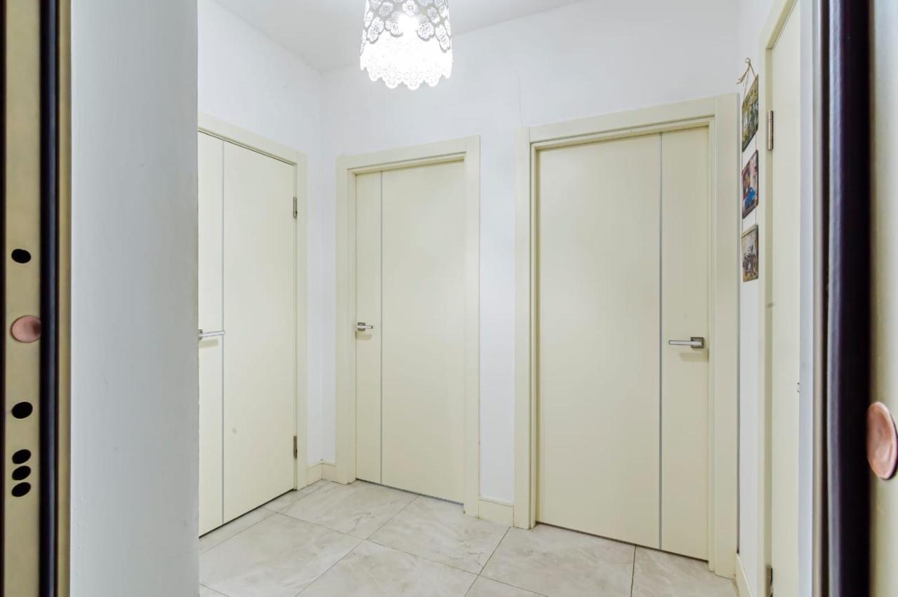 Однушка В Жк Абая 130/2 2019 Г.П. Lägenhet Alma-Ata Exteriör bild