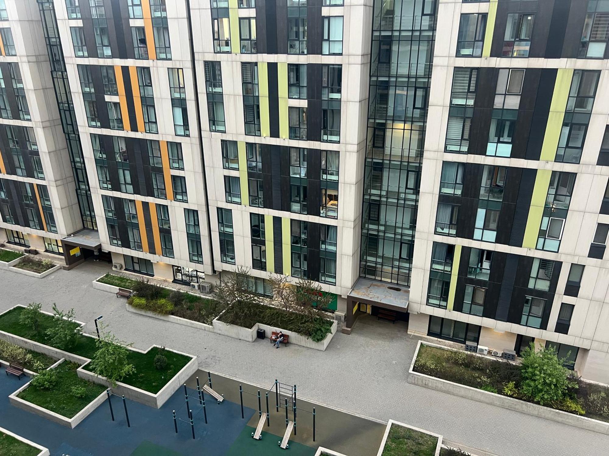 Однушка В Жк Абая 130/2 2019 Г.П. Lägenhet Alma-Ata Exteriör bild